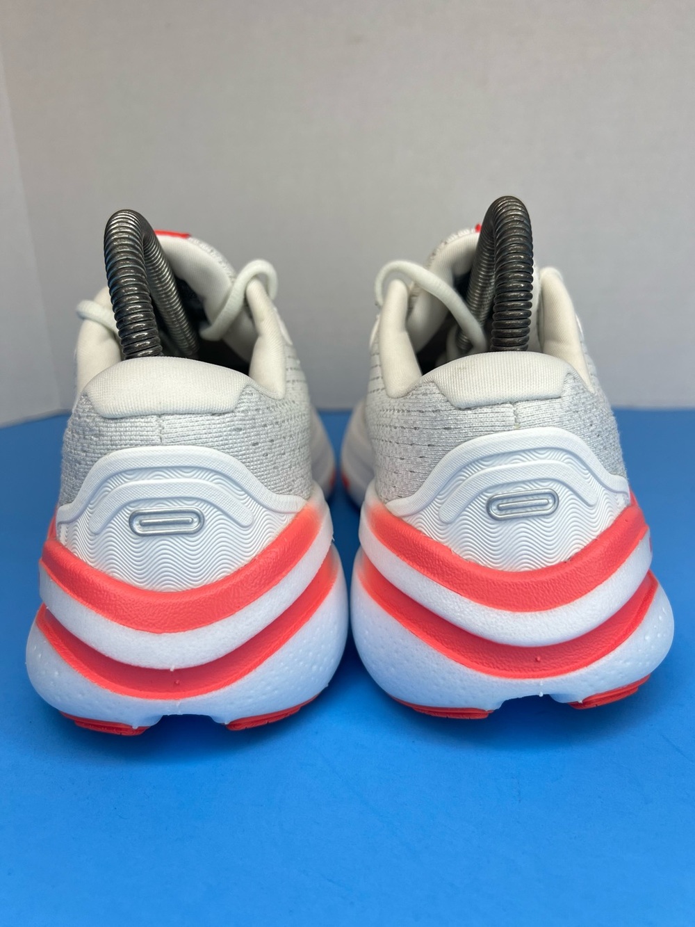Brooks Ghost Max 2 Womens 6.5B White/Hot Coral Running Shoes 1204201B174 XLNT! - Picture 5 of 14